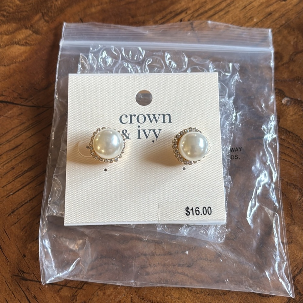 Crown & Ivy faux pearl post earrings NEW - Picture 4 of 4